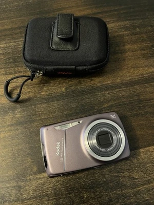 Kodak Easyshare M550 12mp Compact Digital Camera W/ Battery, SD Card, & Case - Image 1 of 4