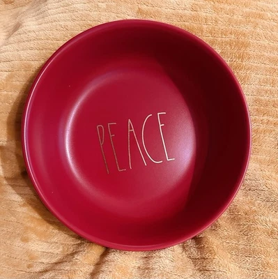 Cuencos de pasta grandes Rae Dunn Navidad rojo y dorado PAZ. 8"" vacaciones nuevas" Foto 1 de 4