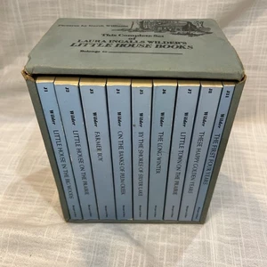 Vintage LITTLE HOUSE Books by Laura Ingalls Wilder 1971 Complete Set J1-J8 + J31 - Picture 1 of 12