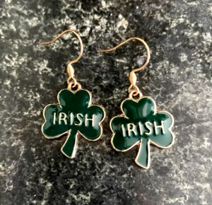 Pendientes colgantes ST Patricks Day trébol irlandés esmalte trébol joyería verde oscuro - Imagen 1 de 4