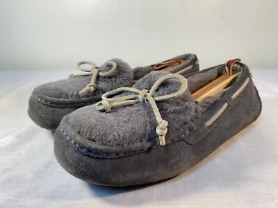 Zapatillas para mujer UGG Ansley Bow Glimmer gris piel de oveja aisladas - EE. UU. 11 Foto 1 de 4
