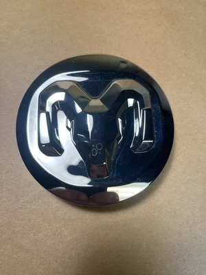 Tampa central Dodge Ram 2500 3500 OEM cromada 2019-2024 6PG01TRMAA - Imagem 1 de 4