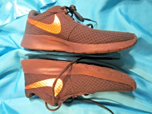 Nike Revolution 7 Women's Size 10 Black Metallic Gold - Picture 1 of 6