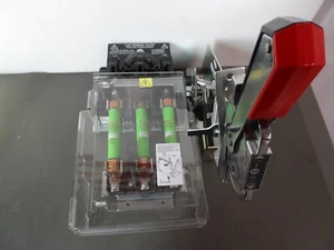 INTERRUPTOR DE DESCONEXIÓN ALLEN BRADLEY 1494V-DS30 30A con bloque de fusibles 1494V-FS30 (24821) - Imagen 1 de 12