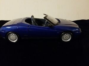 1995 Alfa Romeo Spider, Maisto, Blue 1/18 Scale Die Cast Collectible Vintage Car