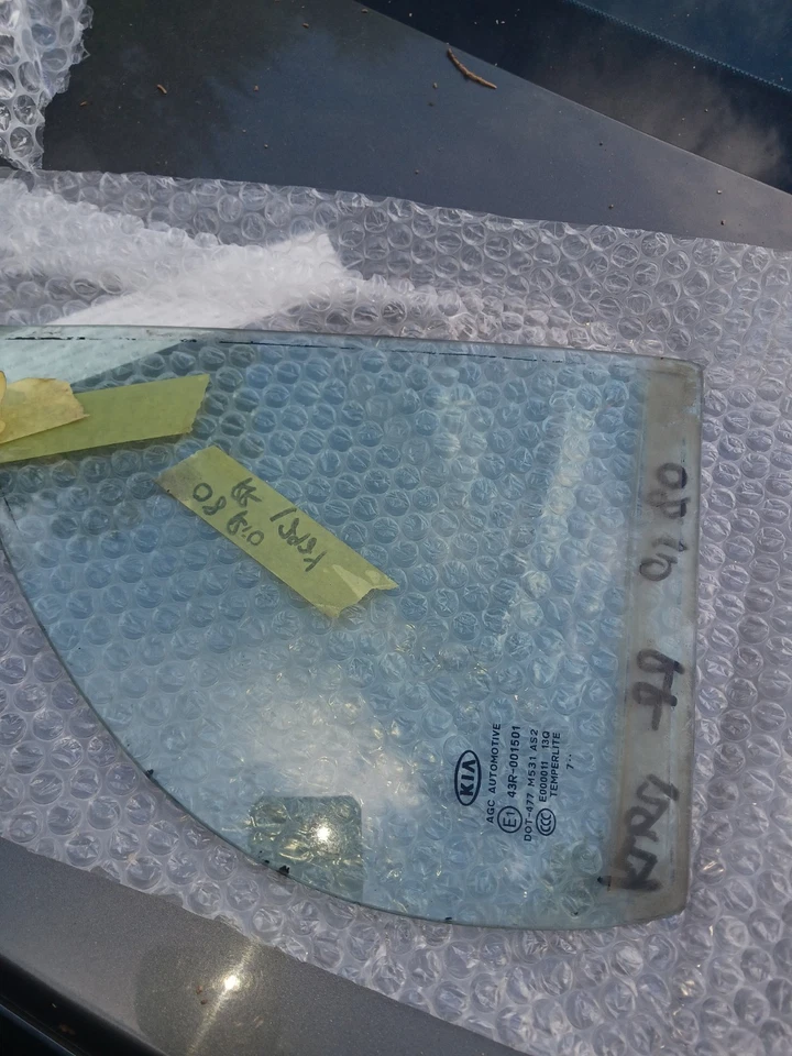 11 10 09 06 07 08 Kia Rio sedán lado pasajero puerta trasera derecha ventilación ventana cristal Foto 1 de 1