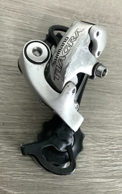 DESVIADOR TRASERO SHIMANO TIAGRA JAULA MEDIANA-LARGA TRIPLE MODELO 4400 7, 8, 9 VELOCIDADES Foto 1 de 4