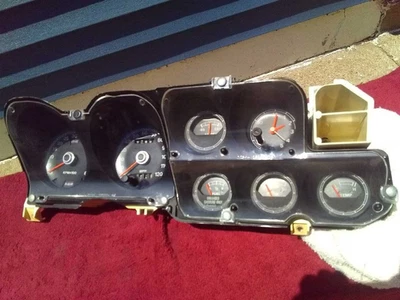 Cuadro de manómetros Mercury Cougar XR7 con tacómetro 73-76 Foto 1 de 4