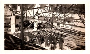 Workers Erecting Steel Trusses at Walker Garage Valparaiso Indiana 1940s Photo - Picture 1 of 2