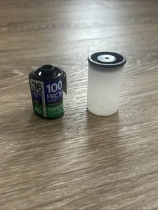 Fujichrome PROVIA 100F 35mm 36 exposure Color Reversal Slide Film, Expired 2007 - Picture 1 of 3