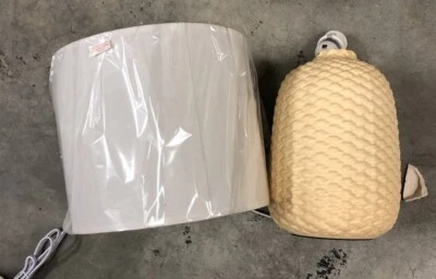 Diseños simples - Lámpara de escritorio de mesita de noche de cerámica tradicional de 20,4" de alto - Amarilla Foto 1 de 3