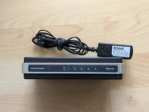 D-LINK 5 PORT DES-1105 10/100 ETHERNET SWITCH W/ AC ADAPTER - FREE SHIPPING! - Picture 1 of 4