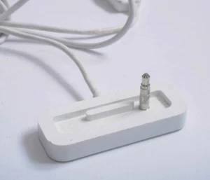 Apple iPod Shuffle 2nd Generation Dock Station - Picture 1 of 3