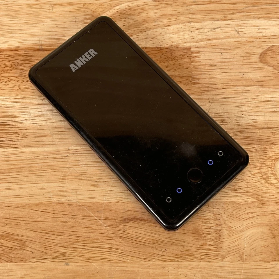 ANKER ASTRO E3 79AN7917 TECNOLOGÍA POWERIQ DUAL-USB 10000MAH - Arañazos y abolladuras Foto 1 de 4