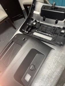 18-20 NISSAN ARMADA CENTER CONSOLE REAR LID COVER OEM 969306GY0A *SeePics* OEM - Bild 1 von 3