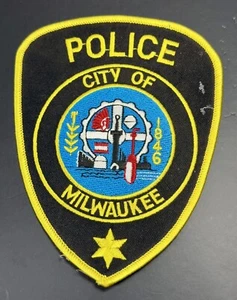 MILWAUKEE POLICE DEPARTMENT PATCH (WISCONSIN) - Picture 1 of 2