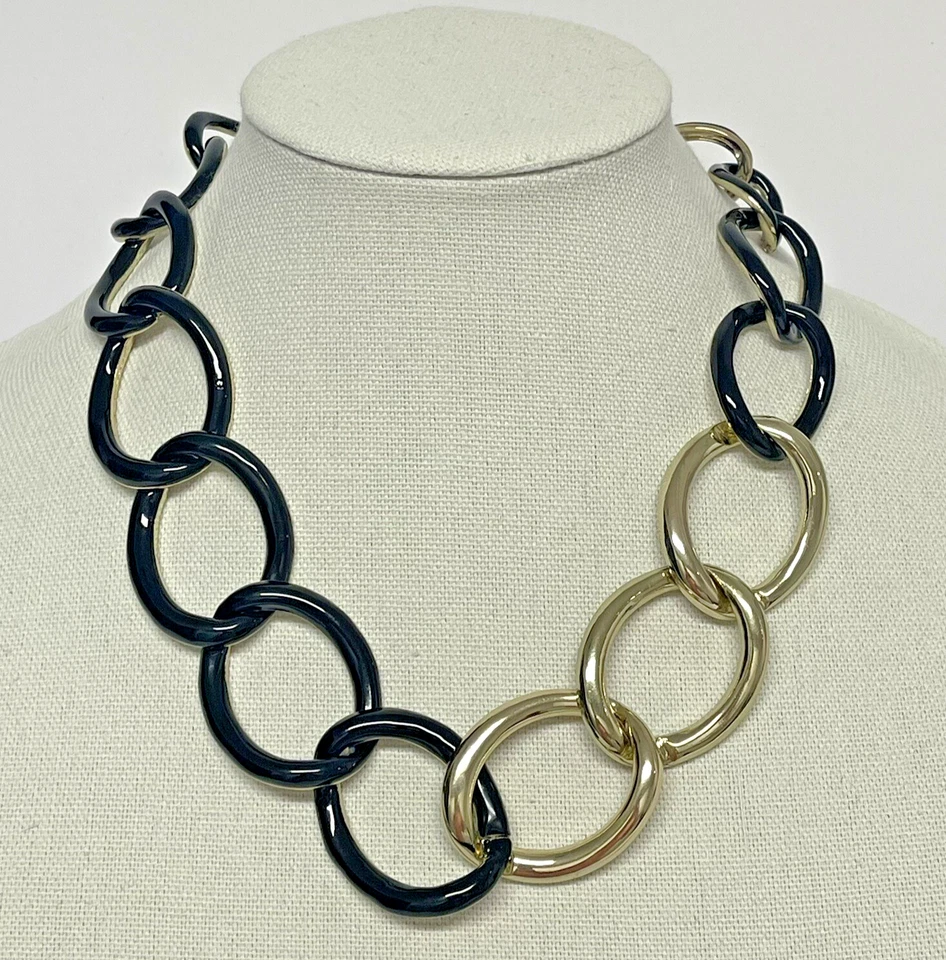 Colar Banana Republic assinado link muito grande tom dourado e esmalte preto 19" - Imagem 1 de 4