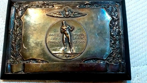 1935-36 Great Britain Army Air Forces Association Boxing Champion medal plaque Cover