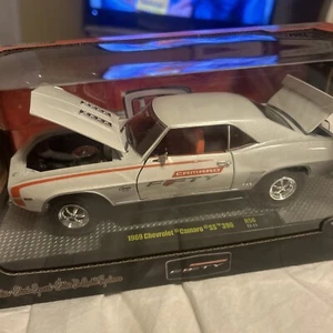 MÁQUINAS M2 1969 ESCALA 1/24 CAMARO Z/28 SS396 BLANCO EDICIÓN LIMITADA FUNDIDO A PRESIÓN - Imagen 1 de 16