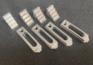 4 Spannpratzen Alu M8 Treppensteinen Spannabsatz , Spanneisen , Fräsen Gravieren - Bild 1 von 1