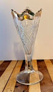 Vintage Vase Gold Trim Scalloped Rim 8"H x 13. ounces - Picture 1 of 2