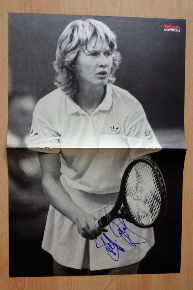 Steffi Graf Autogramm signed 28x42 cm Poster gefaltet s/w - Bild 1 von 1