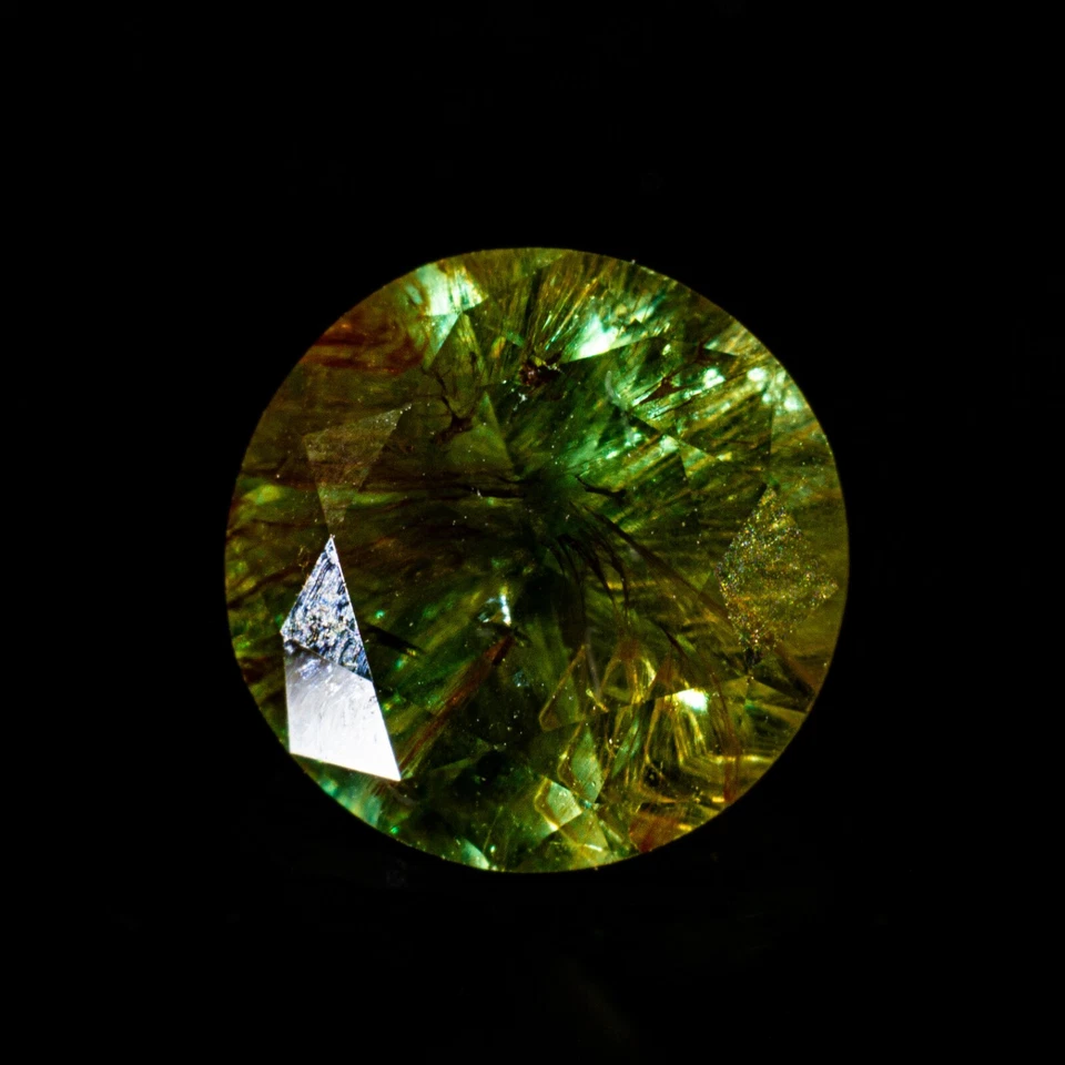 DEMANTOID GARNET  URAL TAGIL 1.45CT, 6.6mm  good dispersion Horsetail inclusion - Image 1 of 4