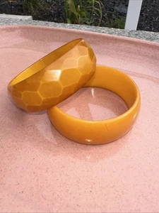 Breiter Vintage Bakelit Armreif Armband Butterscotch Farbe facettiert & normaler Stil - Bild 1 von 4