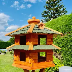 DARLUX Vogelvilla XL Futterstelle Sechseck Doppelstock Holz Vogelhaus Braun/Grün - Bild 1 von 3