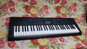 Machen Sie schöne Musik mit dieser tragbaren Tastatur Casio CTK-3200 - 61-Tasten - schwarz - Bild 1 von 8