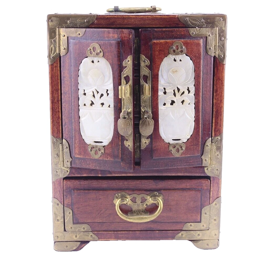Joyero asiático de madera con nácar y herrajes de latón Foto 1 de 4