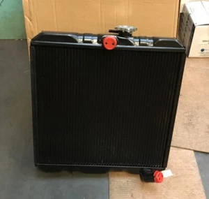 RADIADOR LAND ROVER 88 109 SANTANA - OE: 577609 / RR017 / R0022 - NUEVO!! - Imagen 1 de 3