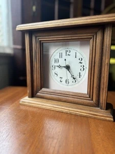 Vintage Wooden Mantel Clock with Quartz Movement – Classic Home Decor - Picture 1 of 8