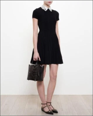 Vestido Valentino 4k Negro Blanco Tachonado Cuero Cuello Ajuste y Acampanado Grande Foto 1 de 4