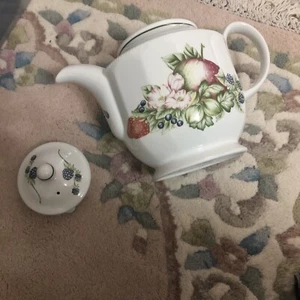 Teapot Churchill Staffordshire Pottery In Perfect Condition & Contemporaneous! - Bild 1 von 9