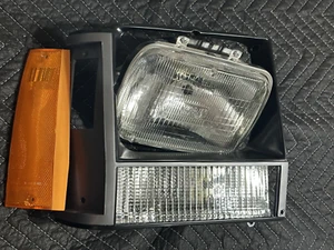 1984 -1990 Jeep Right Hand RH Full Headlight Assembly w/ Bezel turn and marker - Picture 1 of 8