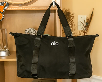 NWT Alo Yoga Gym Bag Crossbody Shoulder Tote Lightweight Travel Workout - Image 1 of 4