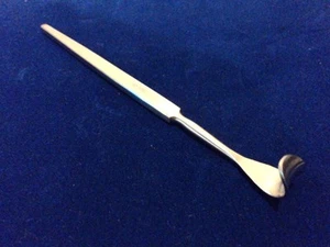 O.R GRADE DESMARRES EYE LID RETRACTOR 5.50" (14 cm) size 0 , 11MM WIDE - Picture 1 of 3