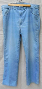 Jeans da uomo Wrangler lavati leggeri misto cotone/politecnico chiusura con schede 40x32 - Foto 1 di 6