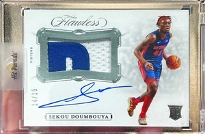 Tarjeta con parche de novato Flawless Sekou Doumbouya RPA 2019-20 automática/25 radiocontrol - Imagen 1 de 1