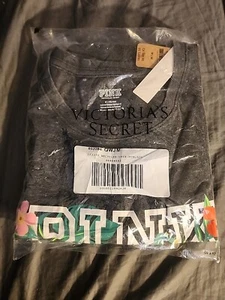 *NWT VICTORIA'S SECRET PINK COTTON SHORT SLEEVE T-SHIRT LARGE LOGO FLOWERS SZ XS - Picture 1 of 3
