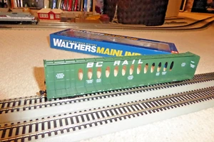 Walthers Mainline 72' Centerbeam flatcar BC Rail green #871568 - Picture 1 of 8
