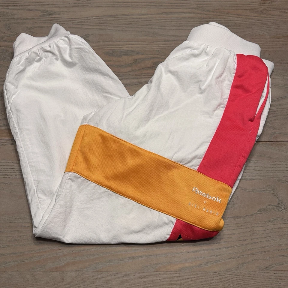 Reebok x Gigi Hadid Track Pants Women’s M Nylon Windbreaker Retro Jogger Logo - Imagem 1 de 4