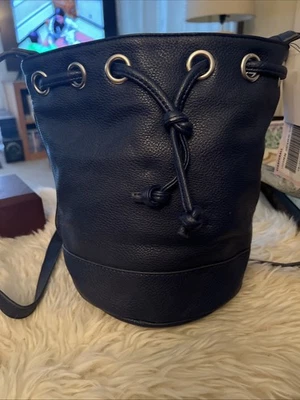  Bolso Bucket de JustFab ¡NUEVO CON ETIQUETAS! Foto 1 de 4