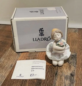 Lladro My Debut Porcelain Ballerina Figurine #6764 Flowers - Picture 1 of 6