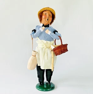 Byers Choice 1995 Butcher with Basket of Sausages - Cries Of London - Picture 1 of 5