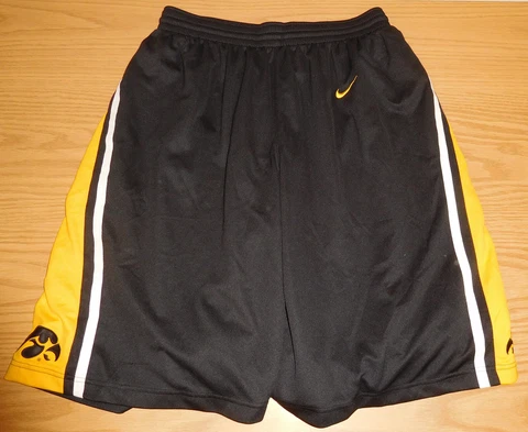 NIKE IOWA HAWKEYES AUTHENTIC REPLICA BLACK BASKETBALL SHORTS MENS SIZE L LARGE Cover