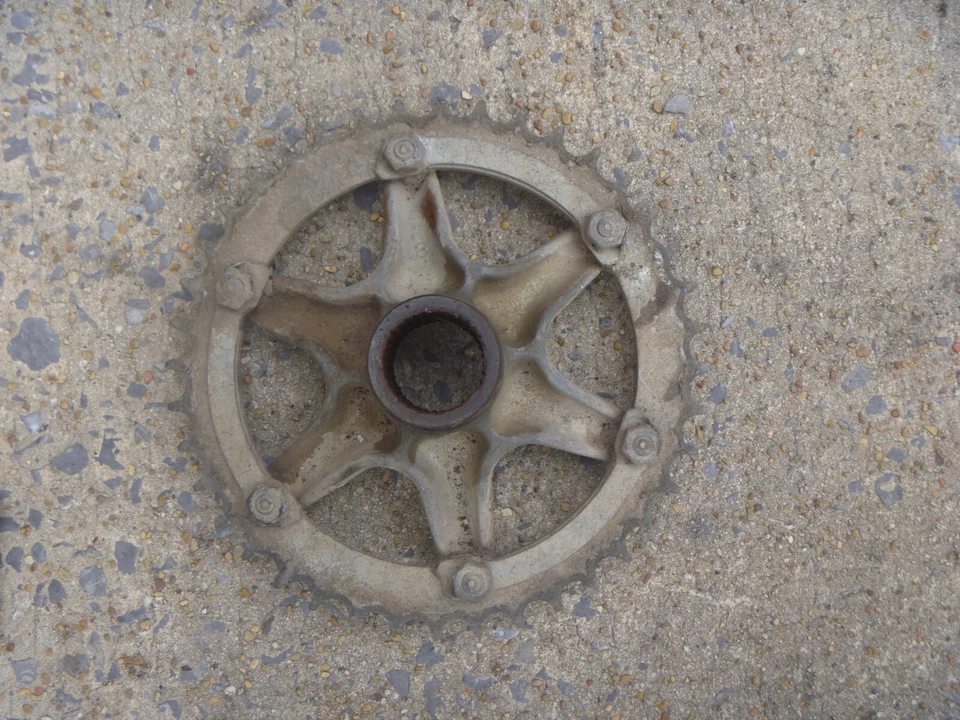 Piñón trasero y portador OEM 88-06 Yamaha YFS200 Blaster (2000) Foto 1 de 1