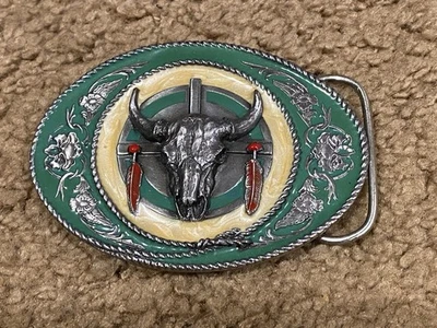 Fivela de cinto Siskiyou oval CAVEIRA COM CHIFRES PENAS 1991 Vintage raro frete grátis - Imagem 1 de 4