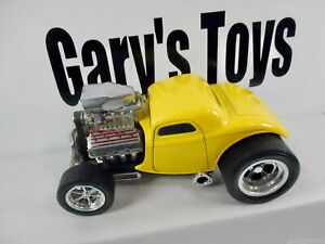 Muscle Machines 1:18 Scale Die-Cast  - 1933 Ford Coupe Hot Rod